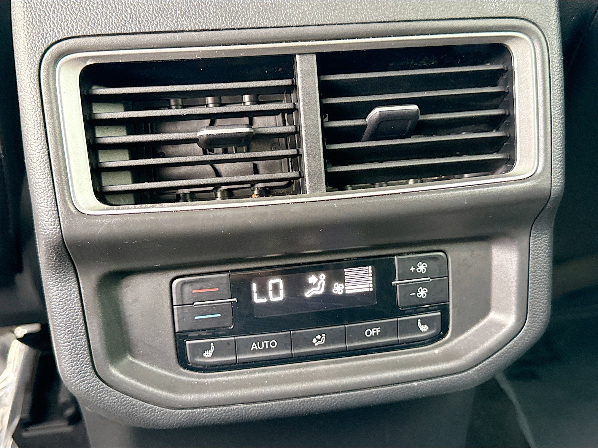 Used 2024 Volkswagen Atlas SEL Premium R-Line image 20