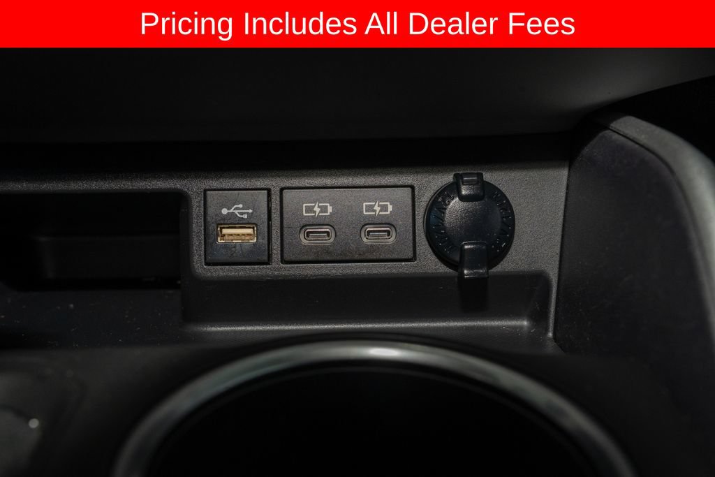 Used 2023 Toyota Highlander LE FWD image 16