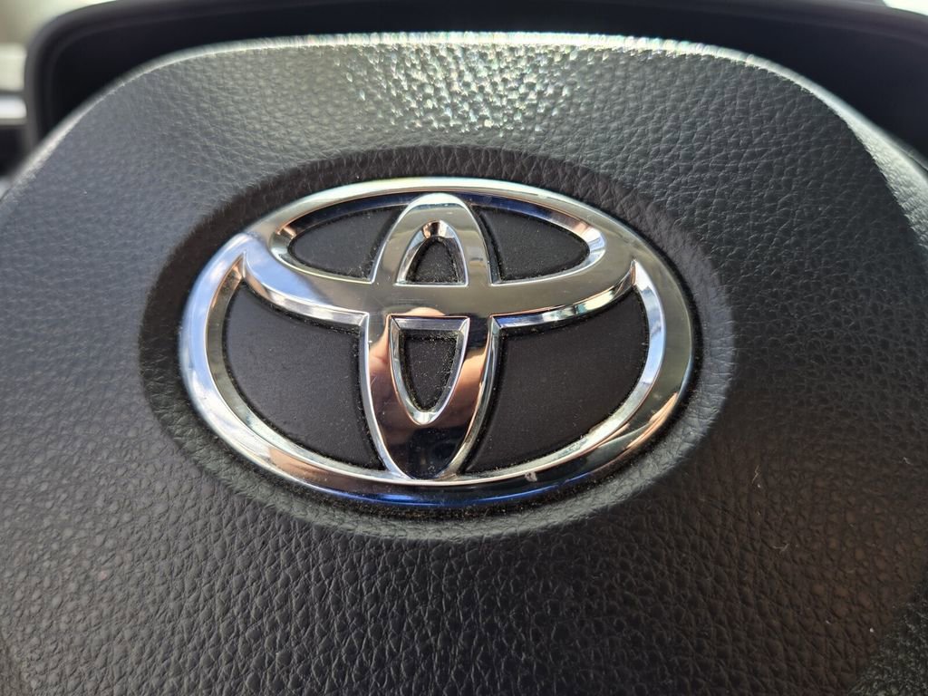 Used 2020 Toyota Corolla LE image 27