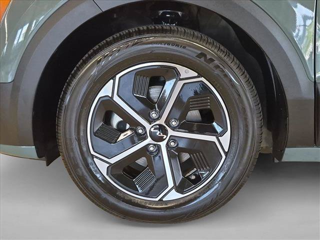 Used 2023 Kia Niro EX FWD image 24