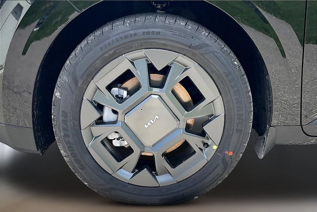 New 2026 Kia Carnival EX FWD image 12