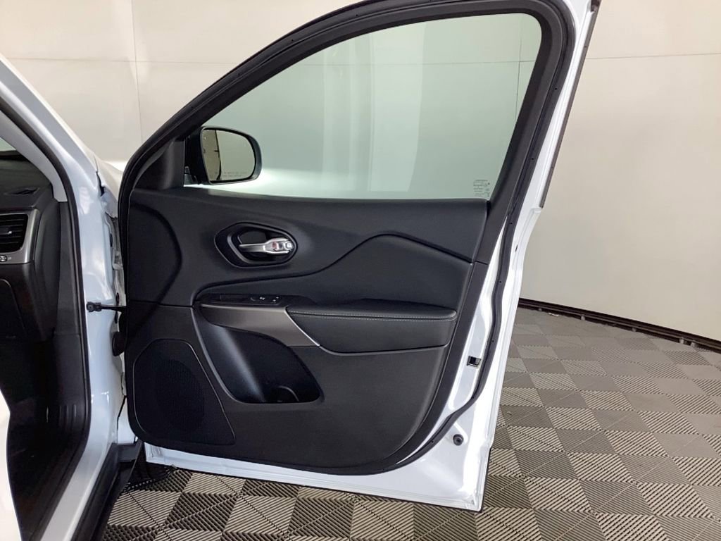 Used 2022 Jeep Cherokee Limited w/ Elite Package image 8