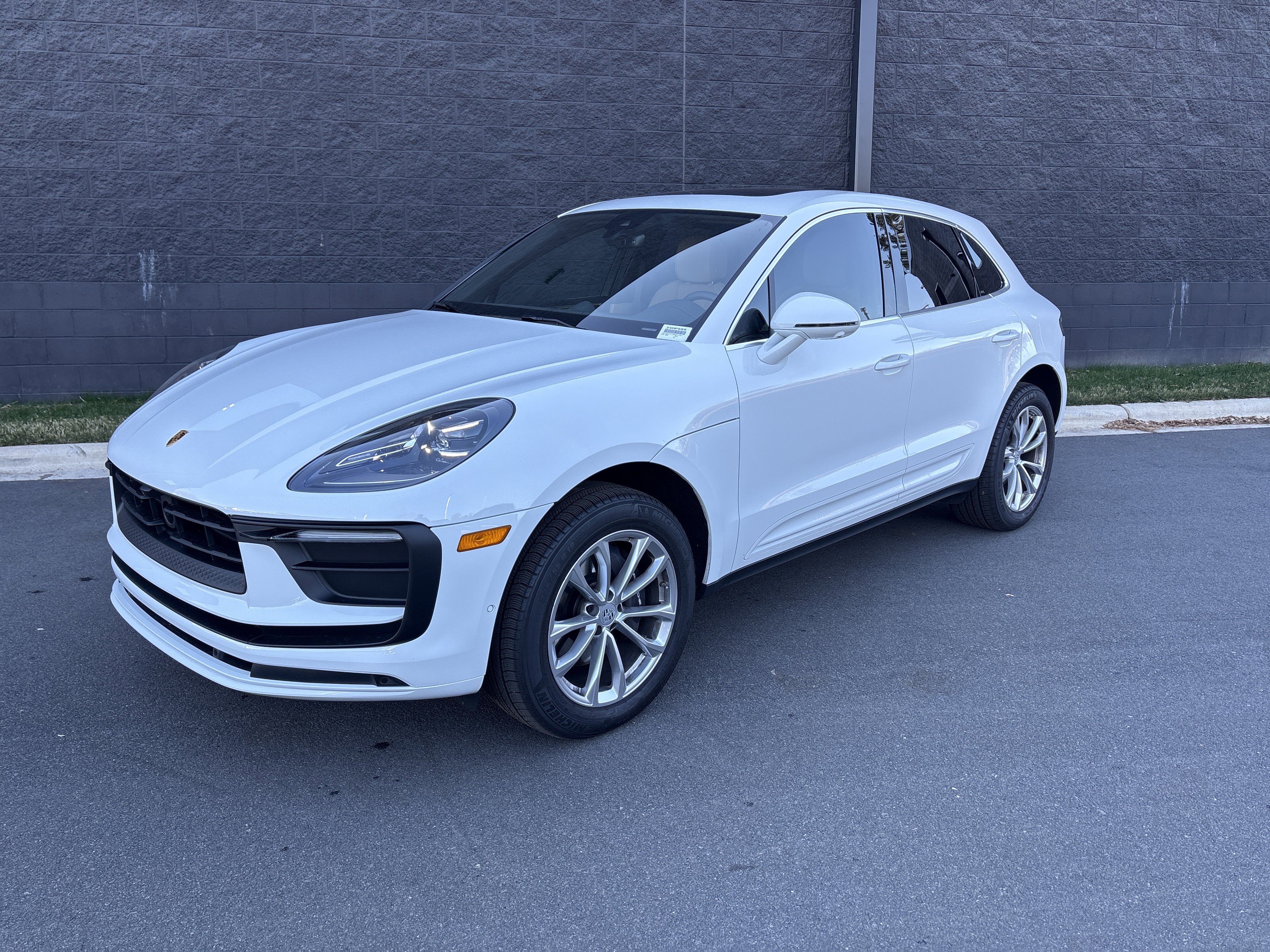 Certified 2025 Porsche Macan image 42