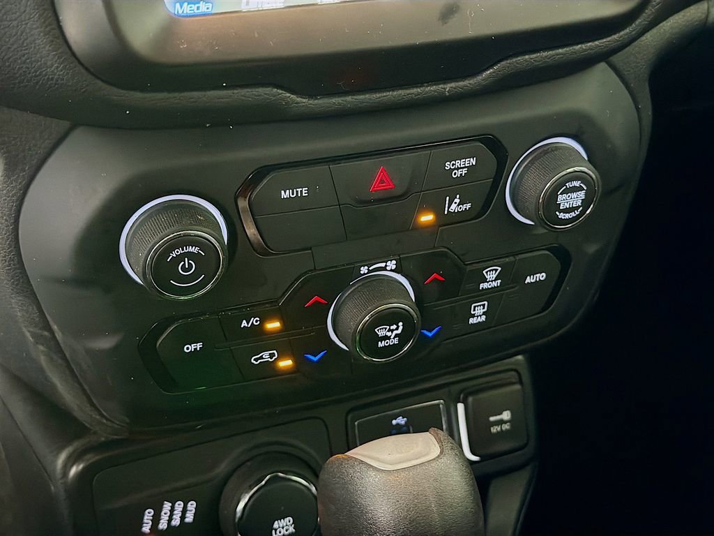 Used 2023 Jeep Renegade Latitude image 19