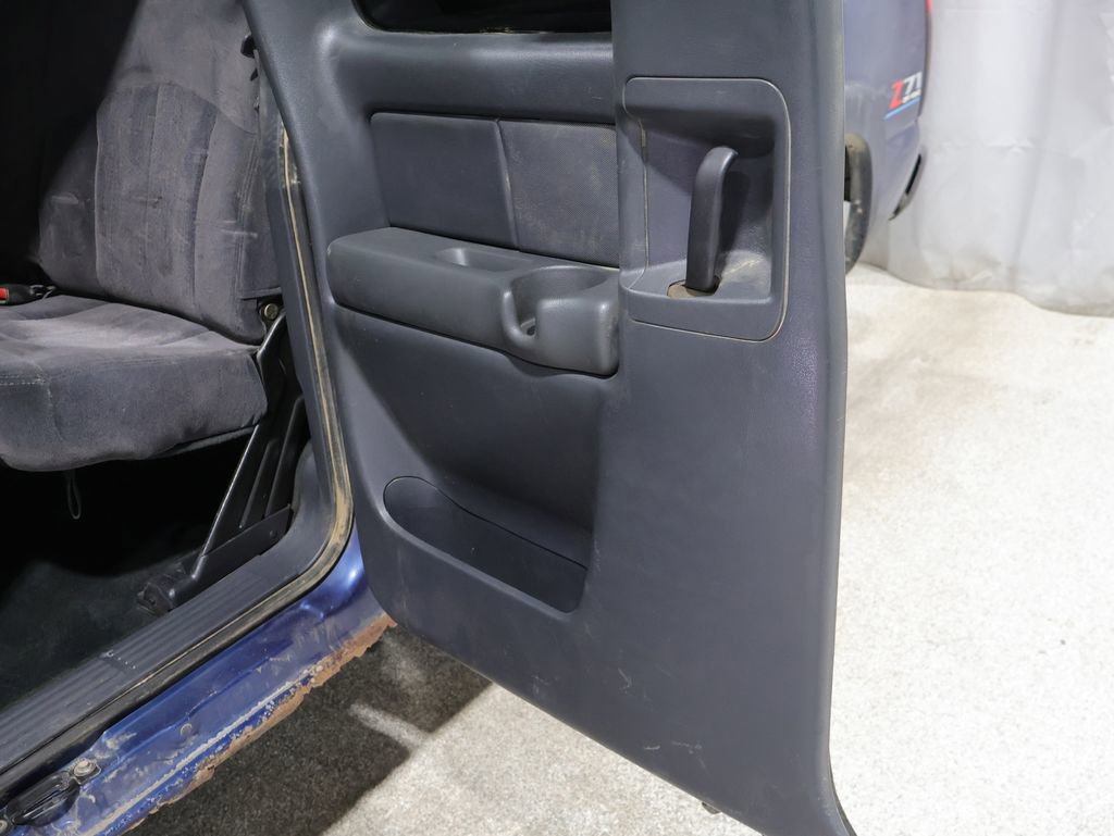 Used 2001 Chevrolet Silverado 1500 LS w/ Off-Road Chassis Pkg AWD/4WD image 19