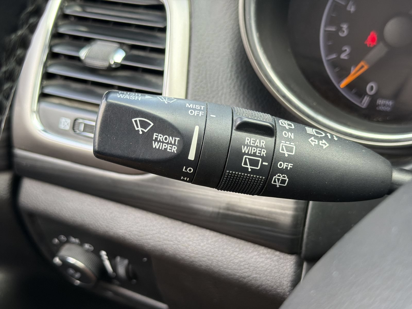 Used 2019 Jeep Grand Cherokee Laredo w/ Security & Convenience Group AWD/4WD image 28