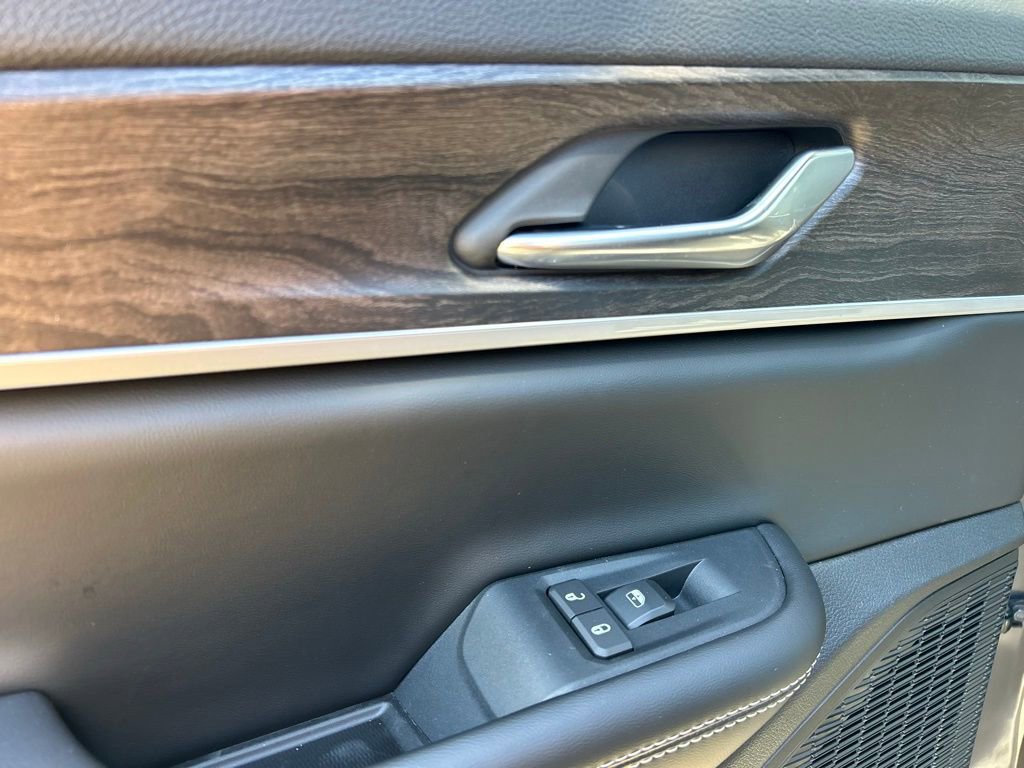 New 2026 Jeep Grand Cherokee Altitude AWD/4WD image 27