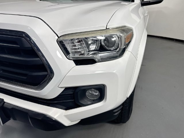 Used 2018 Toyota Tacoma SR5 w/ Exterior Package AWD/4WD image 27