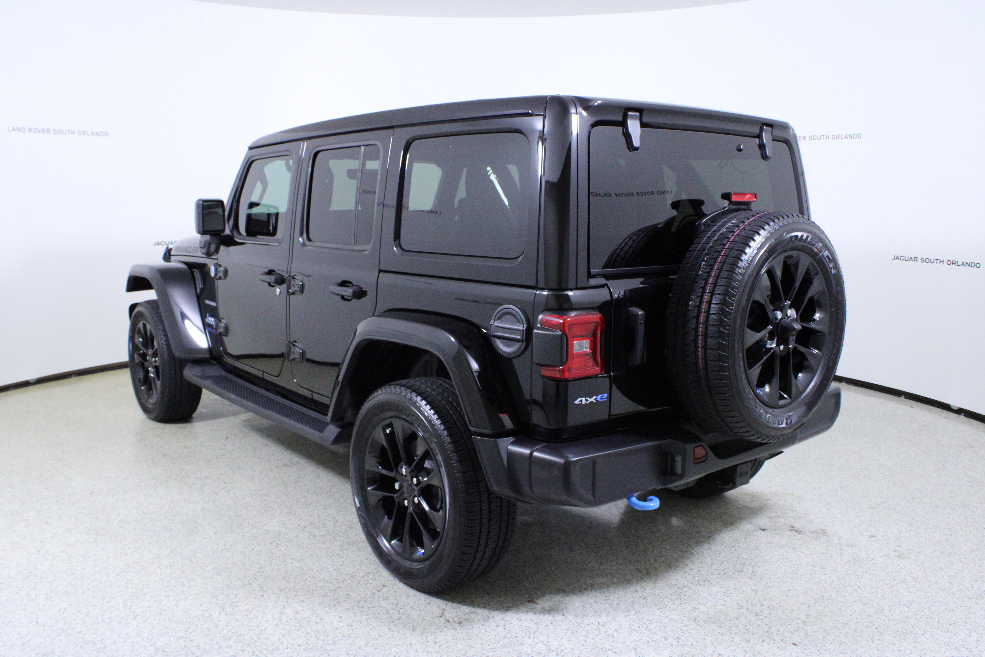 Used 2023 Jeep Wrangler Sahara w/ Cold Weather Group image 5
