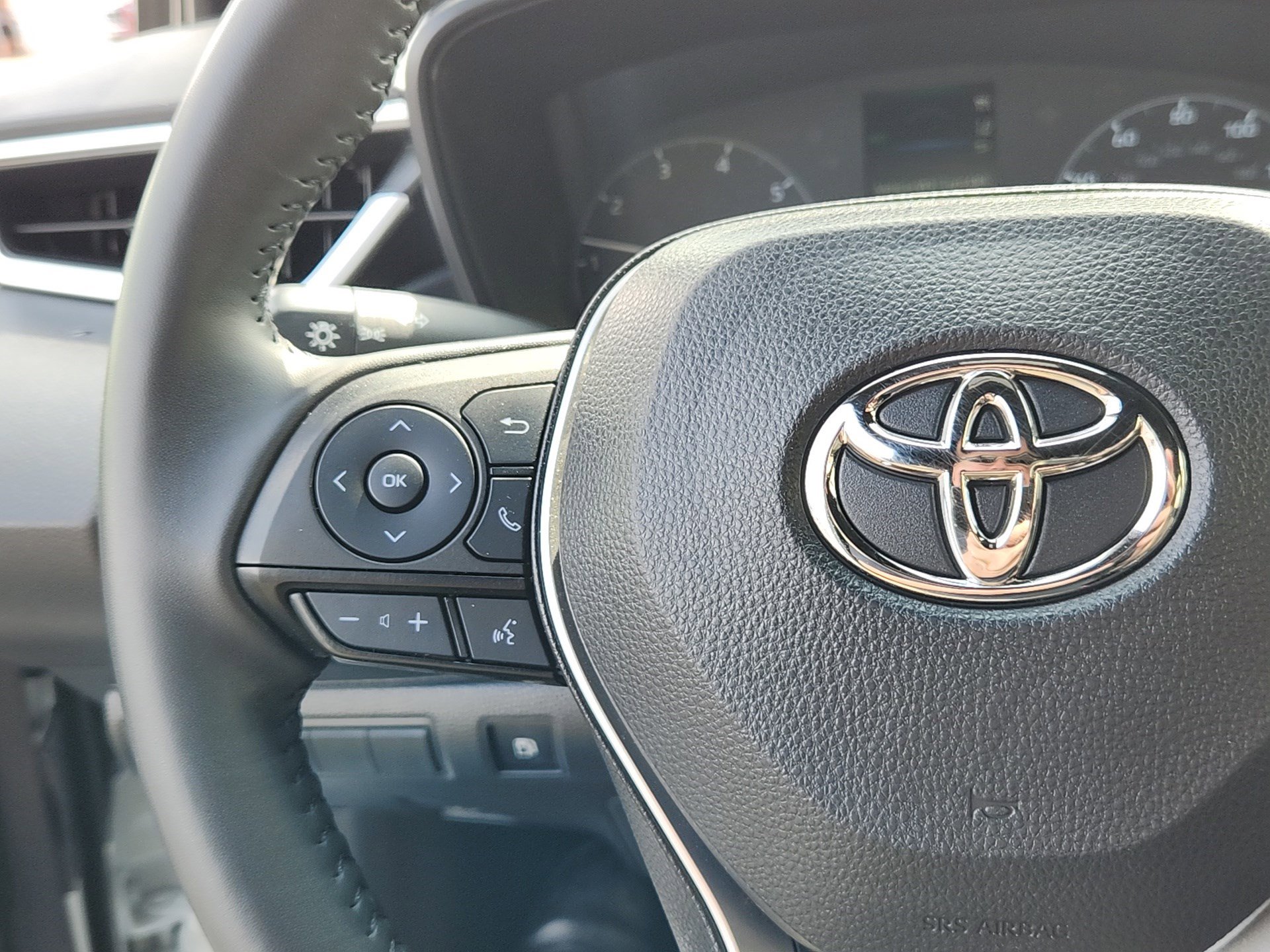 Certified 2024 Toyota Corolla SE w/ SE Package image 20