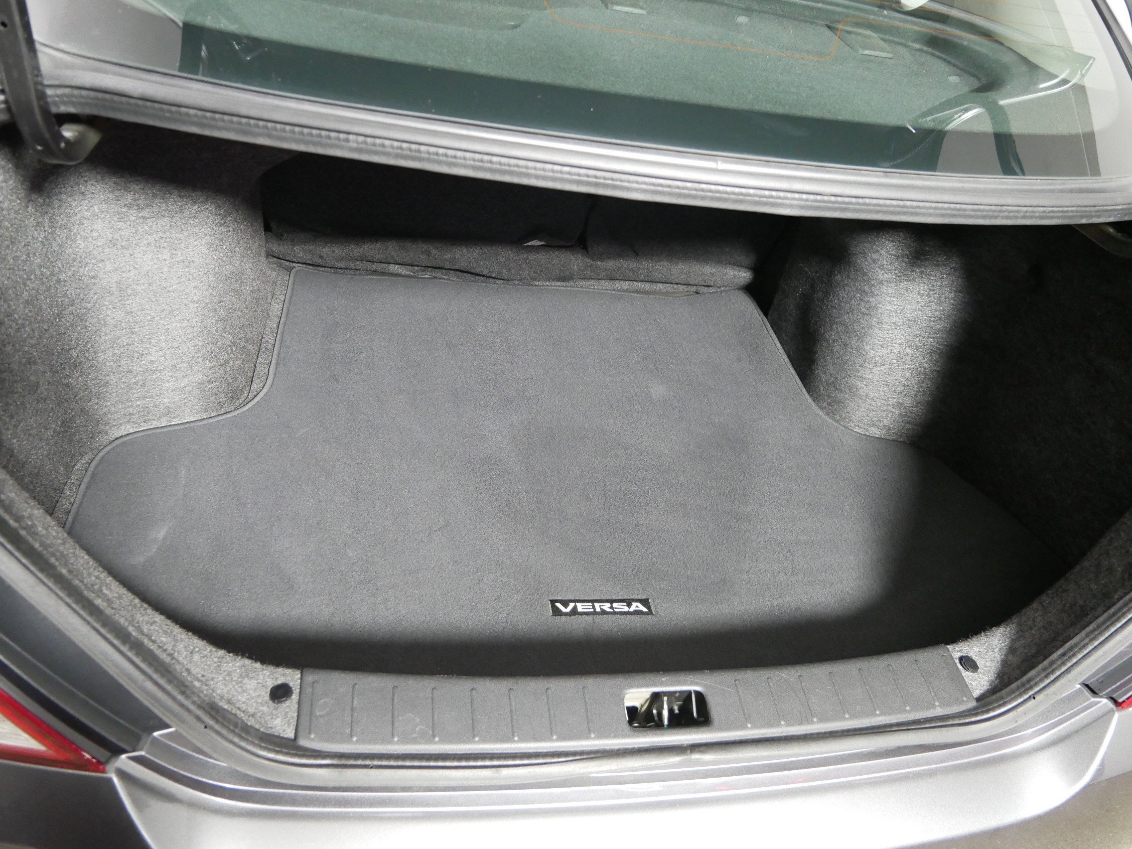 Used 2019 Nissan Versa SV image 18