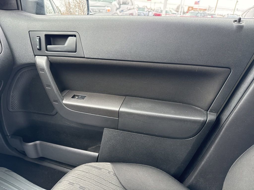 Used 2010 Ford Focus SE image 19