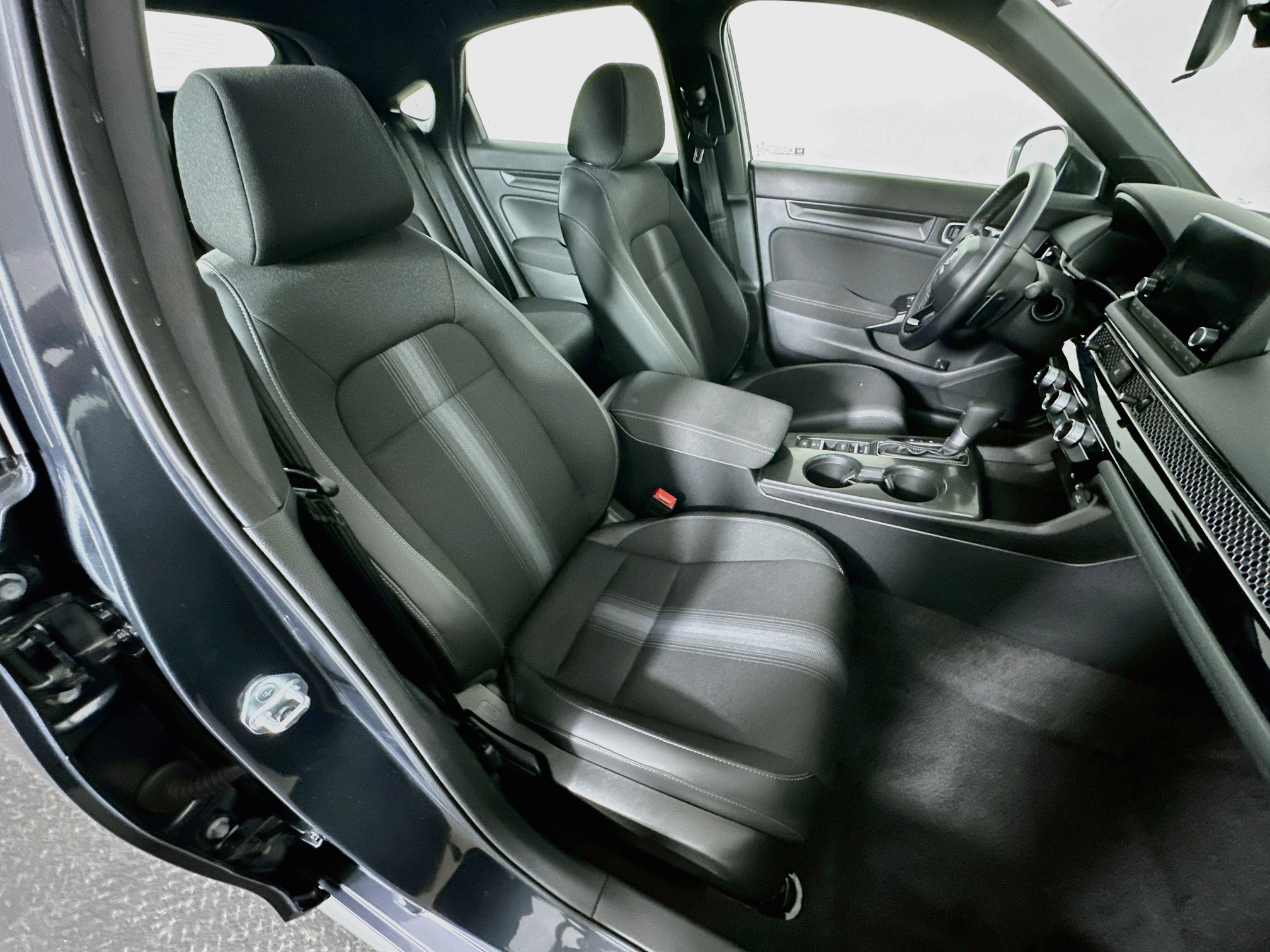 Used 2025 Honda Civic Sport image 29