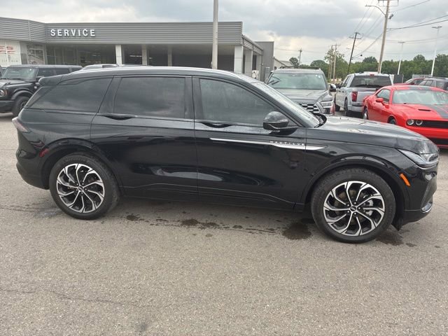 Used 2025 Lincoln Nautilus Reserve AWD/4WD image 6