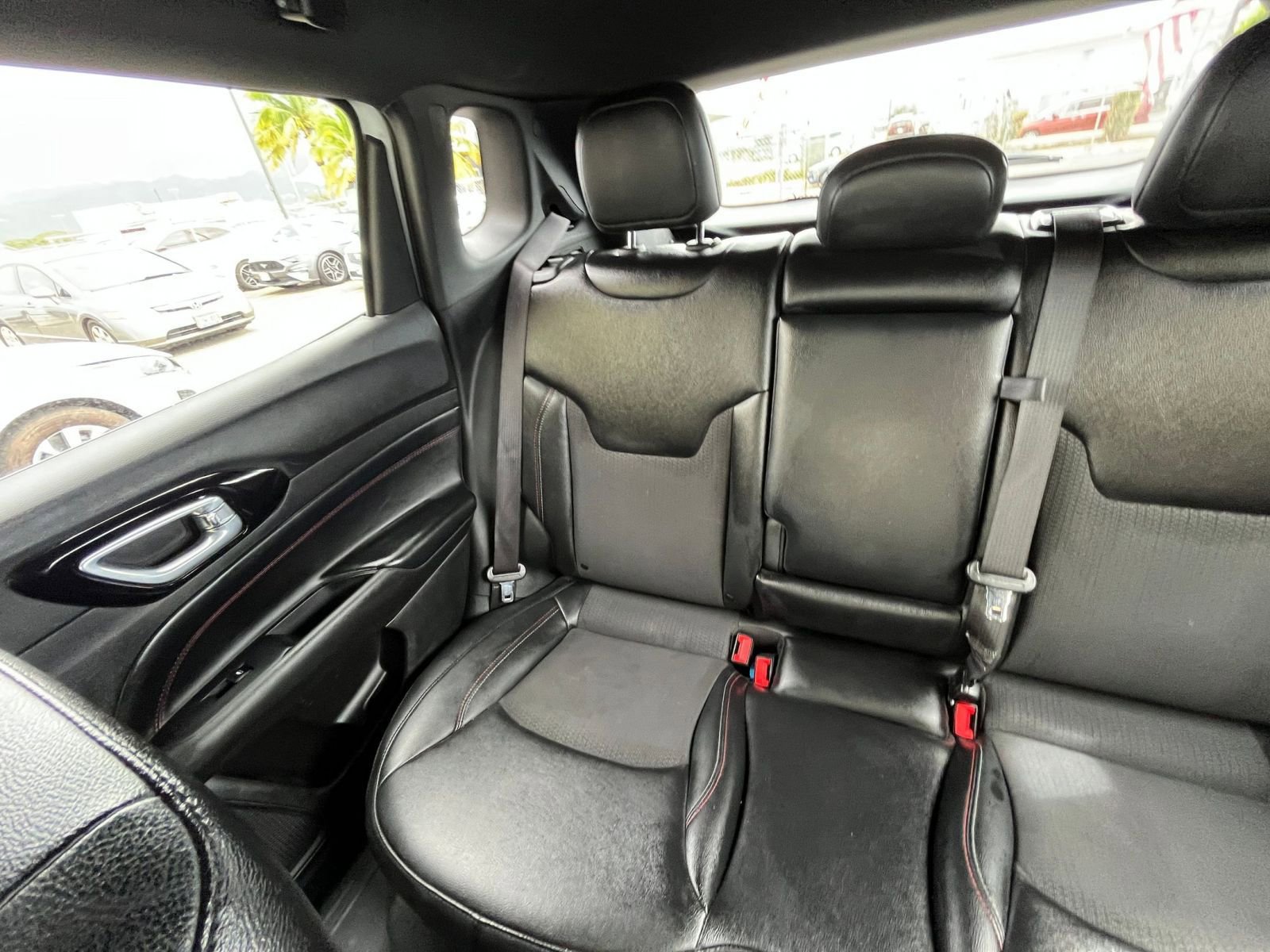Used 2025 Jeep Compass Trailhawk AWD/4WD image 39