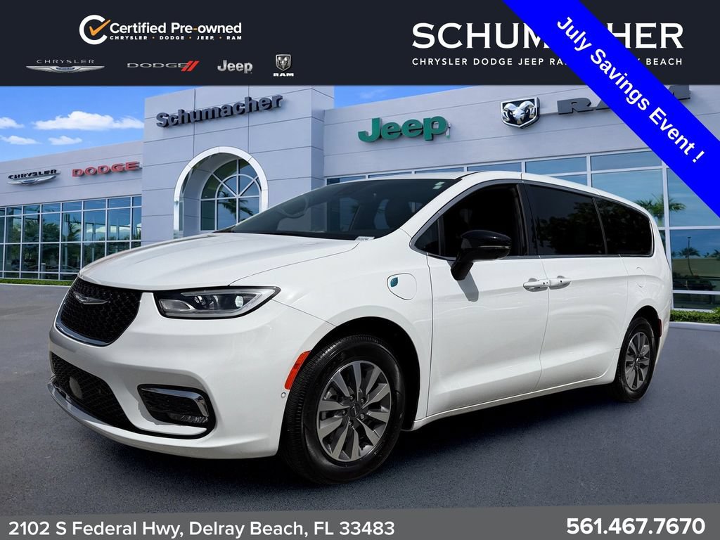 Used 2025 Chrysler Pacifica Select FWD image 3