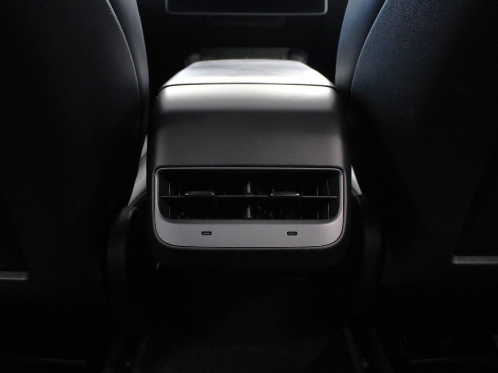 Used 2025 Tesla Model Y Long Range RWD image 22