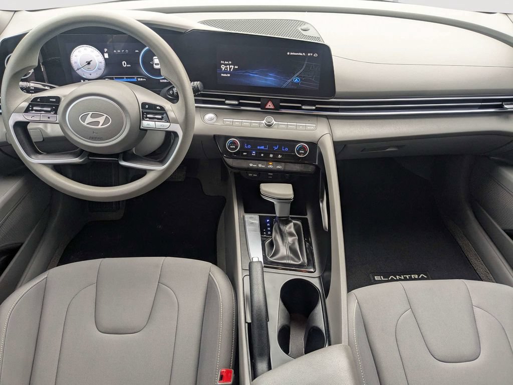 Used 2024 Hyundai Elantra SEL FWD image 13