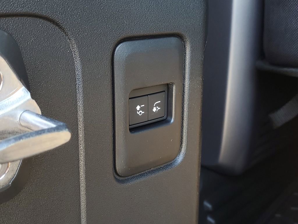 New 2026 Land Rover Defender 110 AWD/4WD image 35