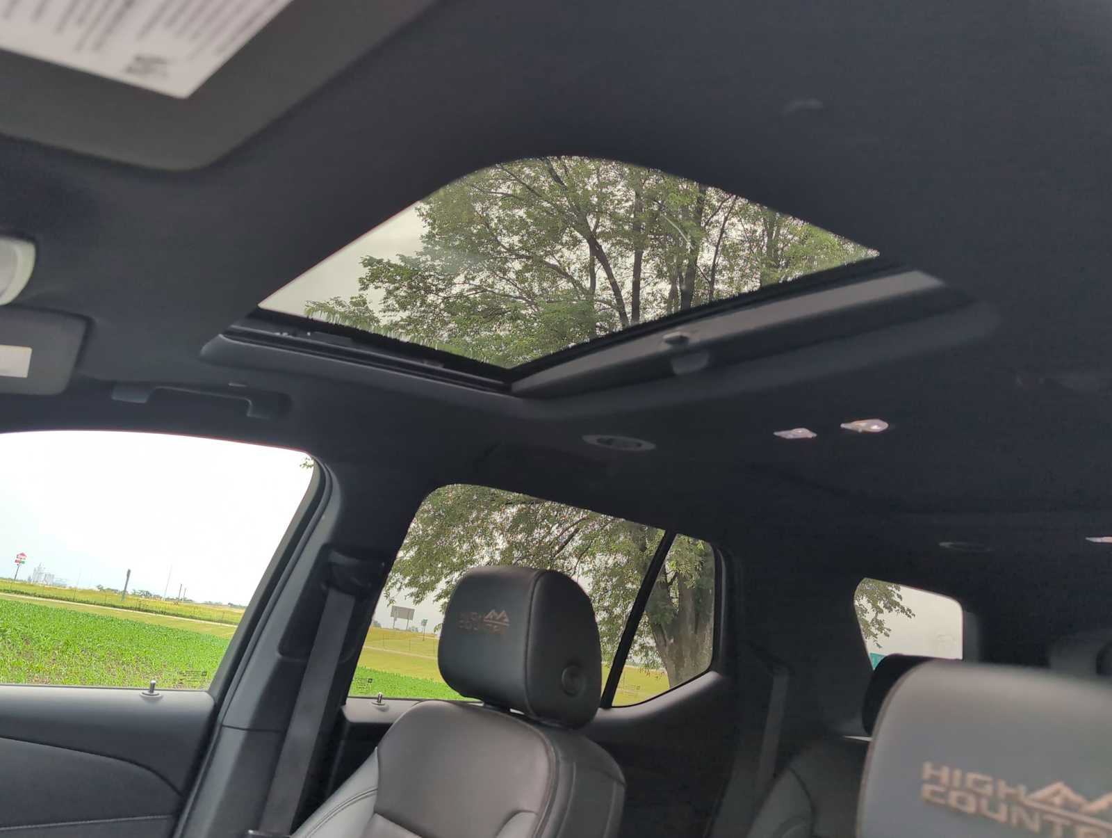 Used 2023 Chevrolet Traverse High Country FWD image 19