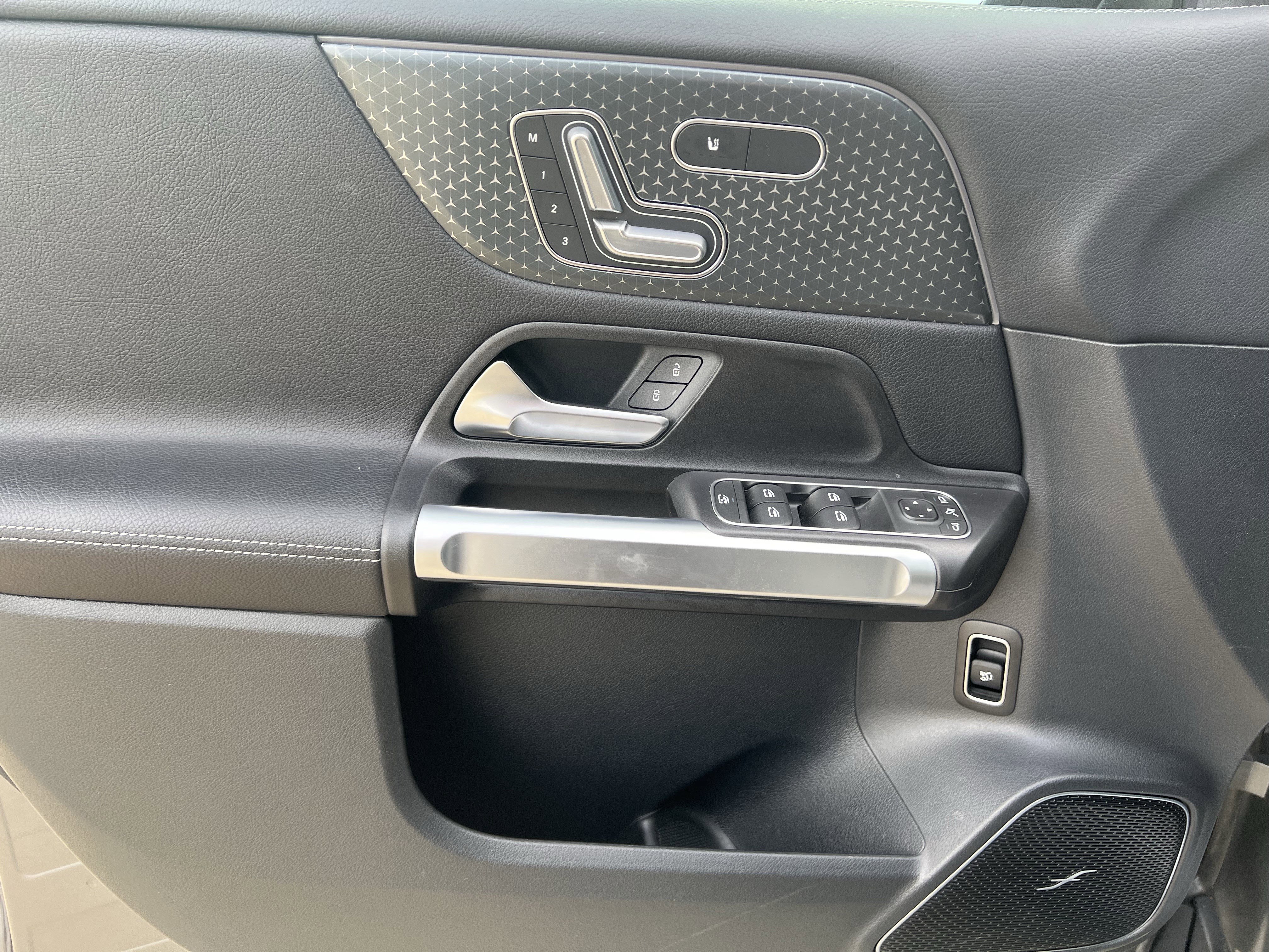 Used 2024 Mercedes-Benz GLB 250 4MATIC image 14