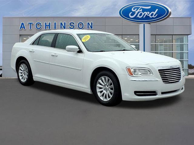 Used 2014 Chrysler 300 image 3