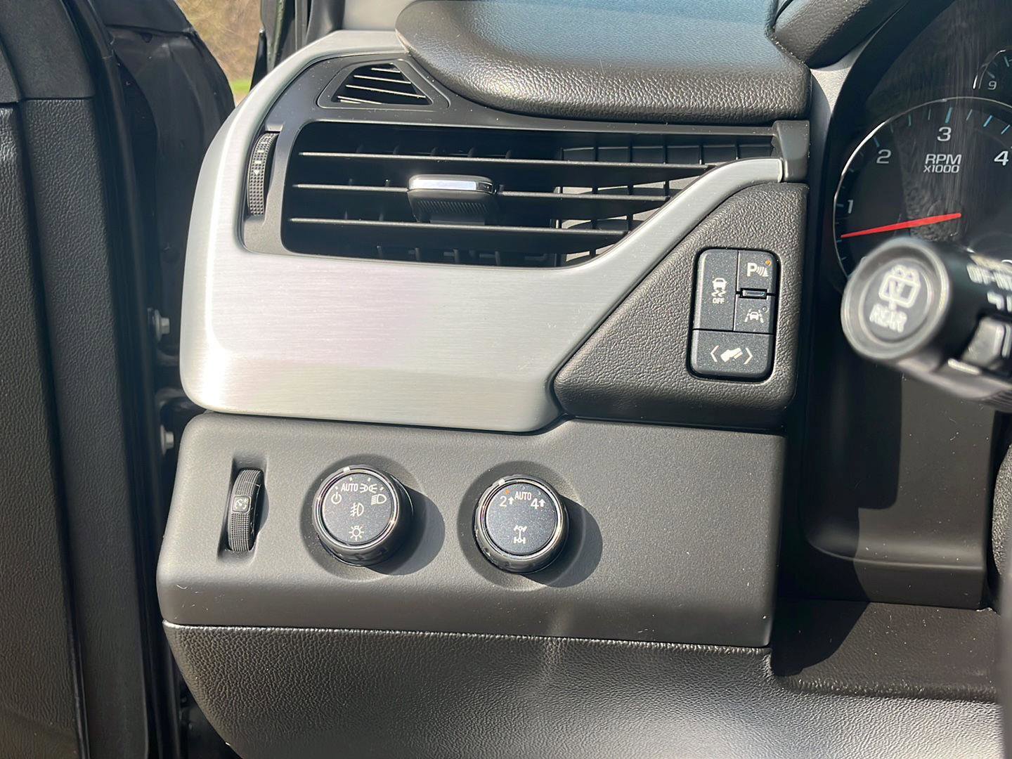 Used 2018 GMC Yukon SLT w/ Premium Edition image 14