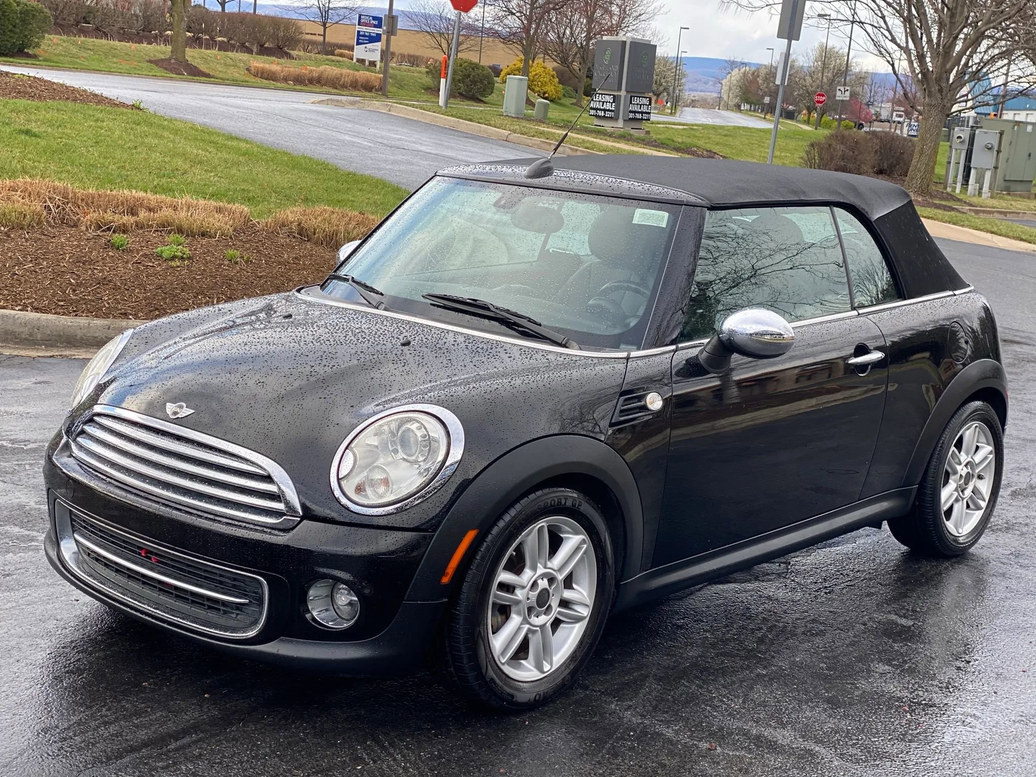 Used 2011 MINI Cooper Convertible image 2