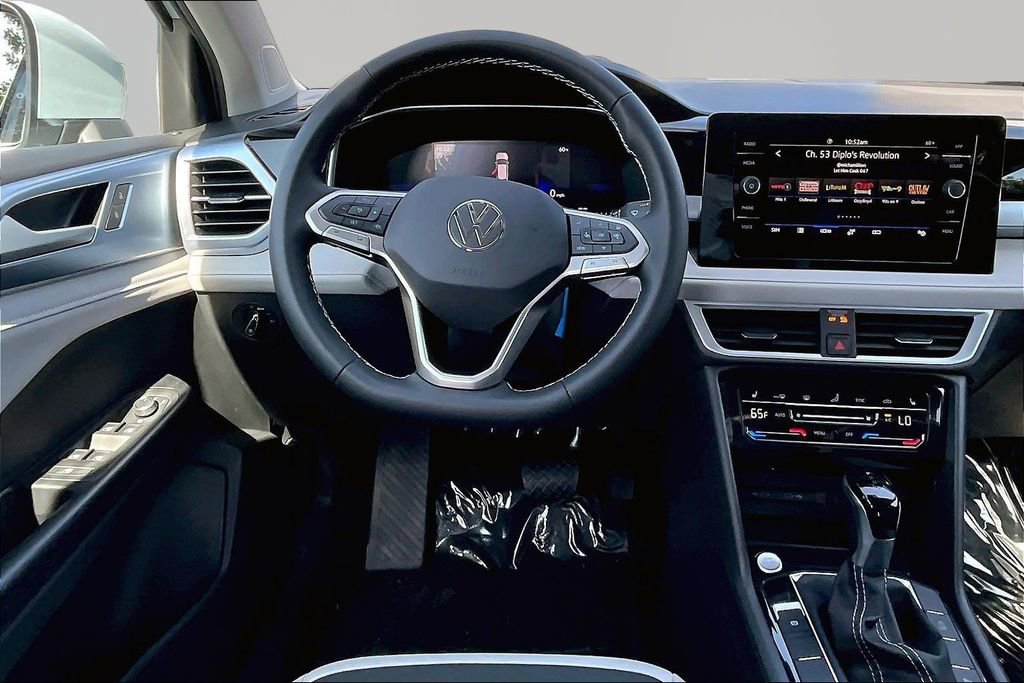 New 2026 Volkswagen Taos SE image 8