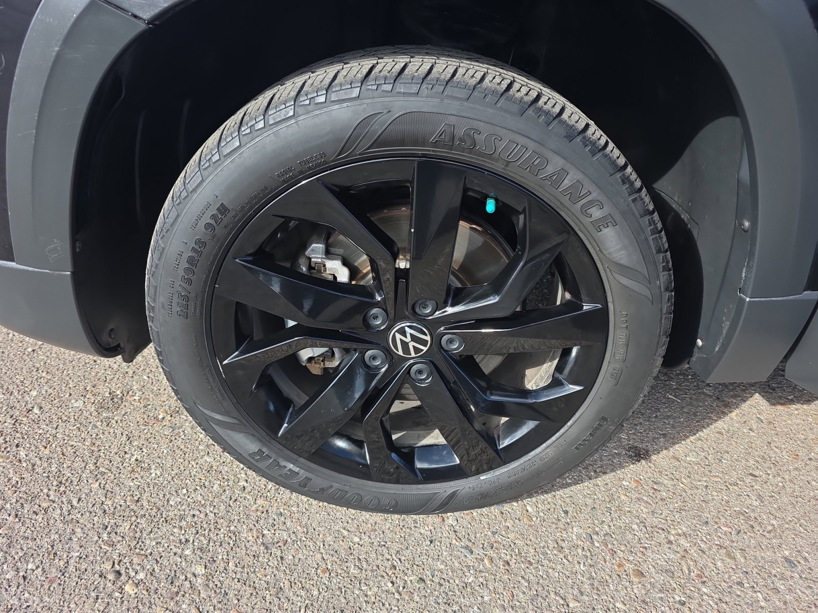 Certified 2023 Volkswagen Taos SE w/ Black Wheel Package image 26