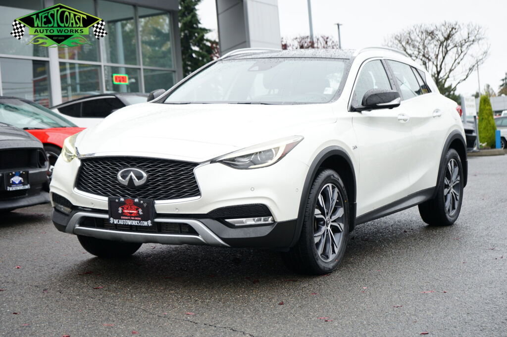 Used 2018 INFINITI QX30 Premium w/ Technology Package image 1