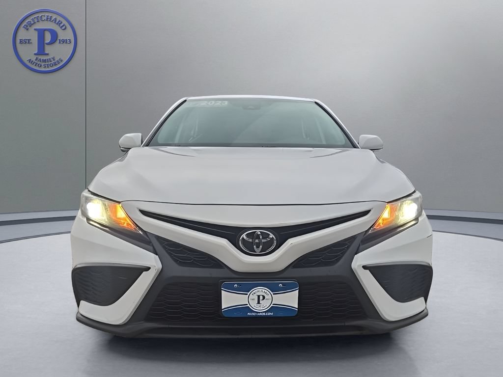 Used 2023 Toyota Camry SE FWD image 2