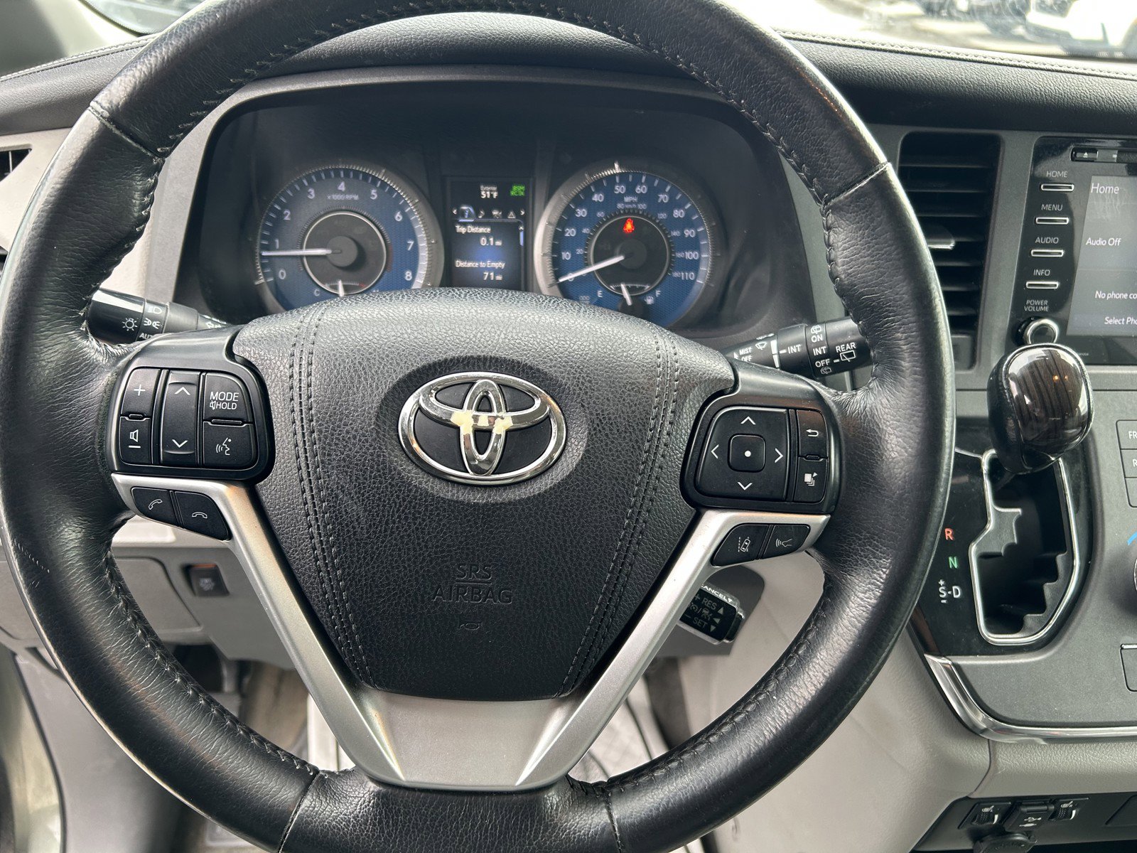 Used 2018 Toyota Sienna XLE w/ Carpet Mat Package image 22