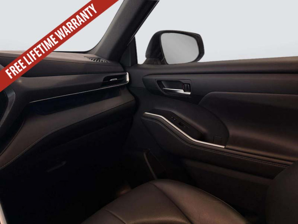 Used 2021 Toyota Highlander XSE FWD image 29
