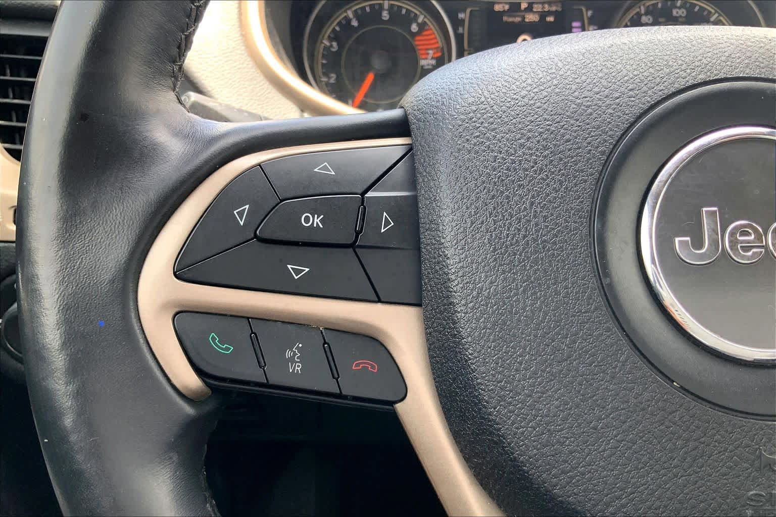 Used 2016 Jeep Cherokee Latitude FWD image 24