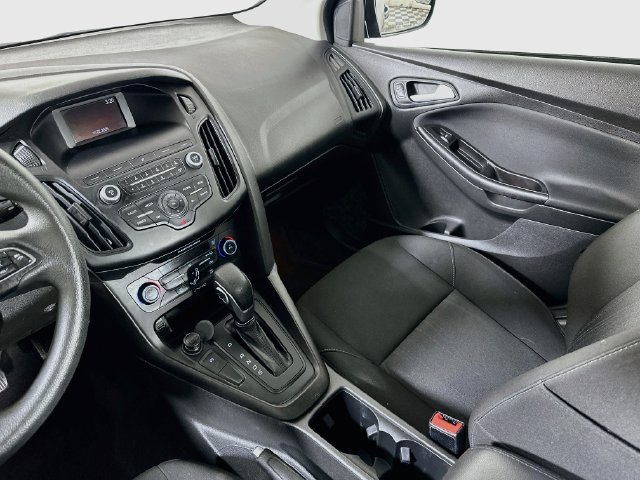 Used 2018 Ford Focus SE w/ SE Appearance Package FWD image 26