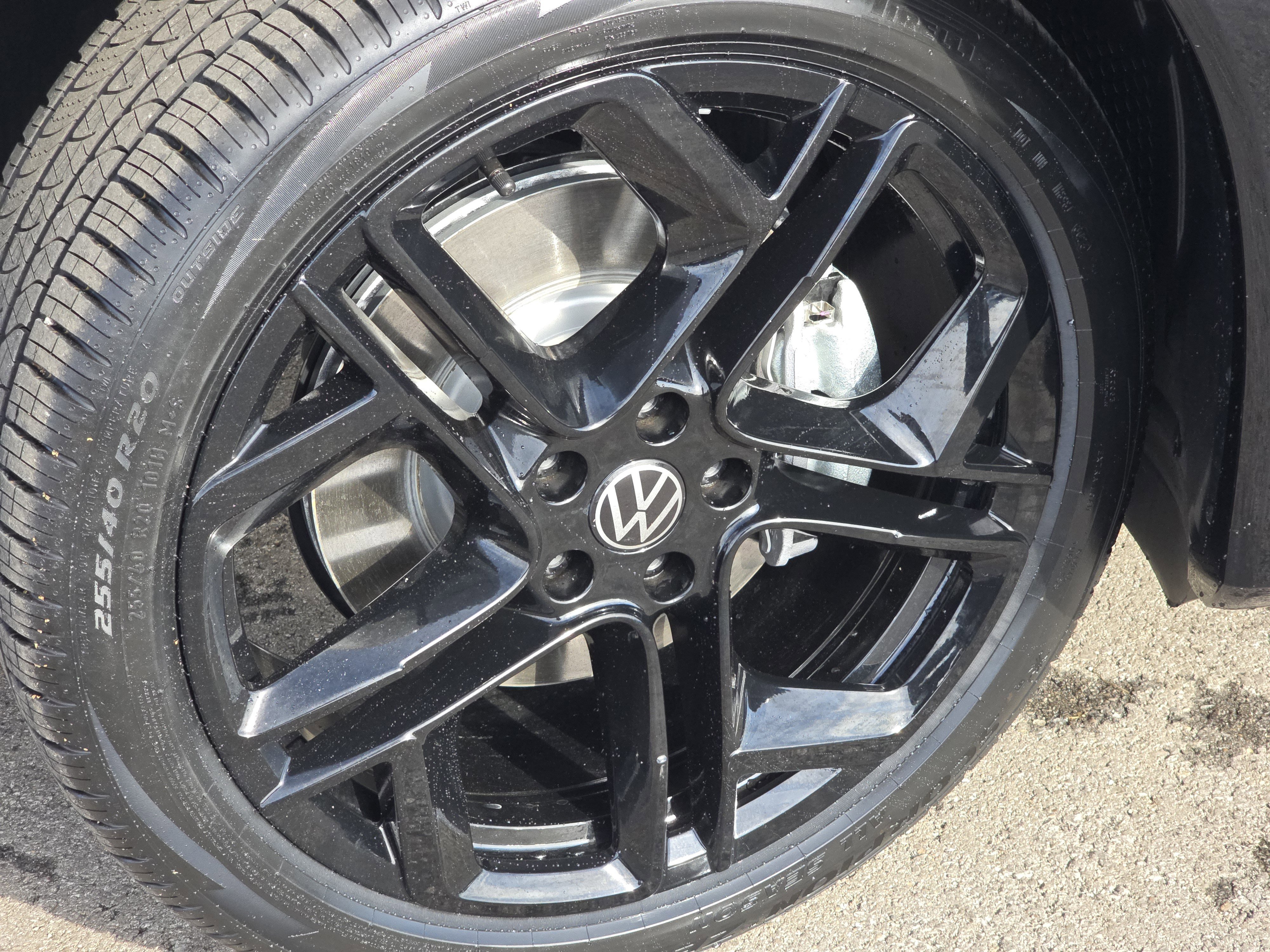 New 2026 Volkswagen Tiguan SE R-Line image 13