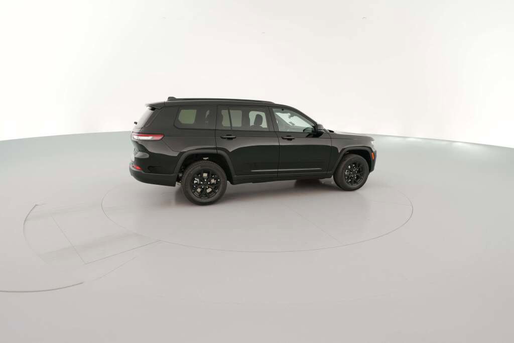 New 2025 Jeep Grand Cherokee L Laredo image 13