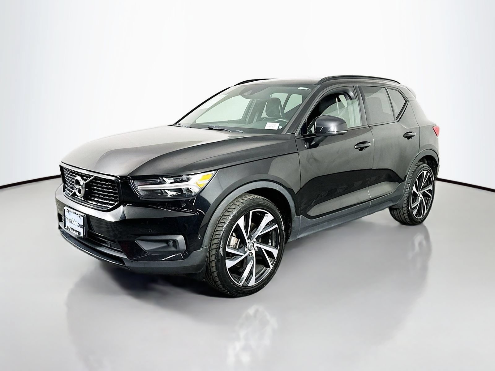 Used 2021 Volvo XC40 T5 R-Design w/ Advanced Package AWD/4WD image 3