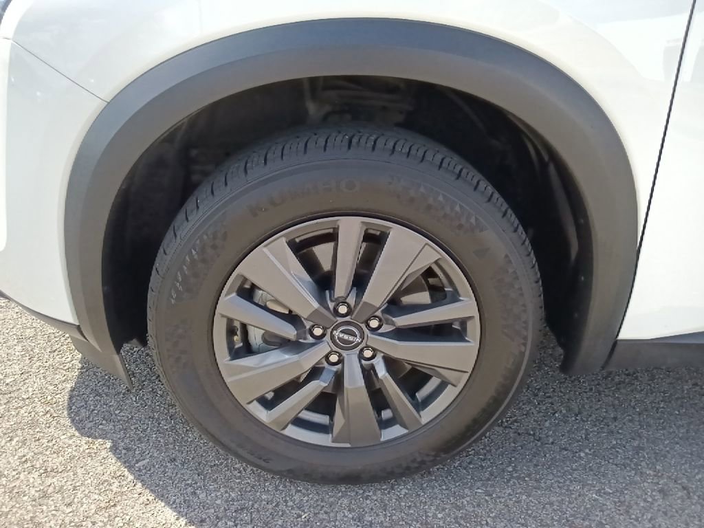 Used 2022 Nissan Pathfinder SV w/ SV Premium Package image 10