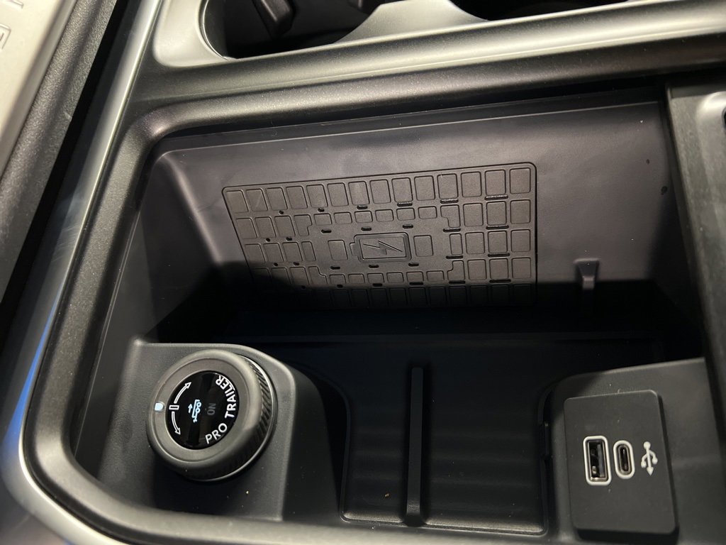 New 2025 Ford Expedition Active image 17