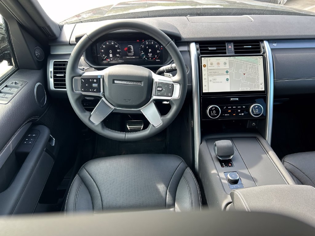 Used 2025 Land Rover Discovery Dynamic SE AWD/4WD image 18