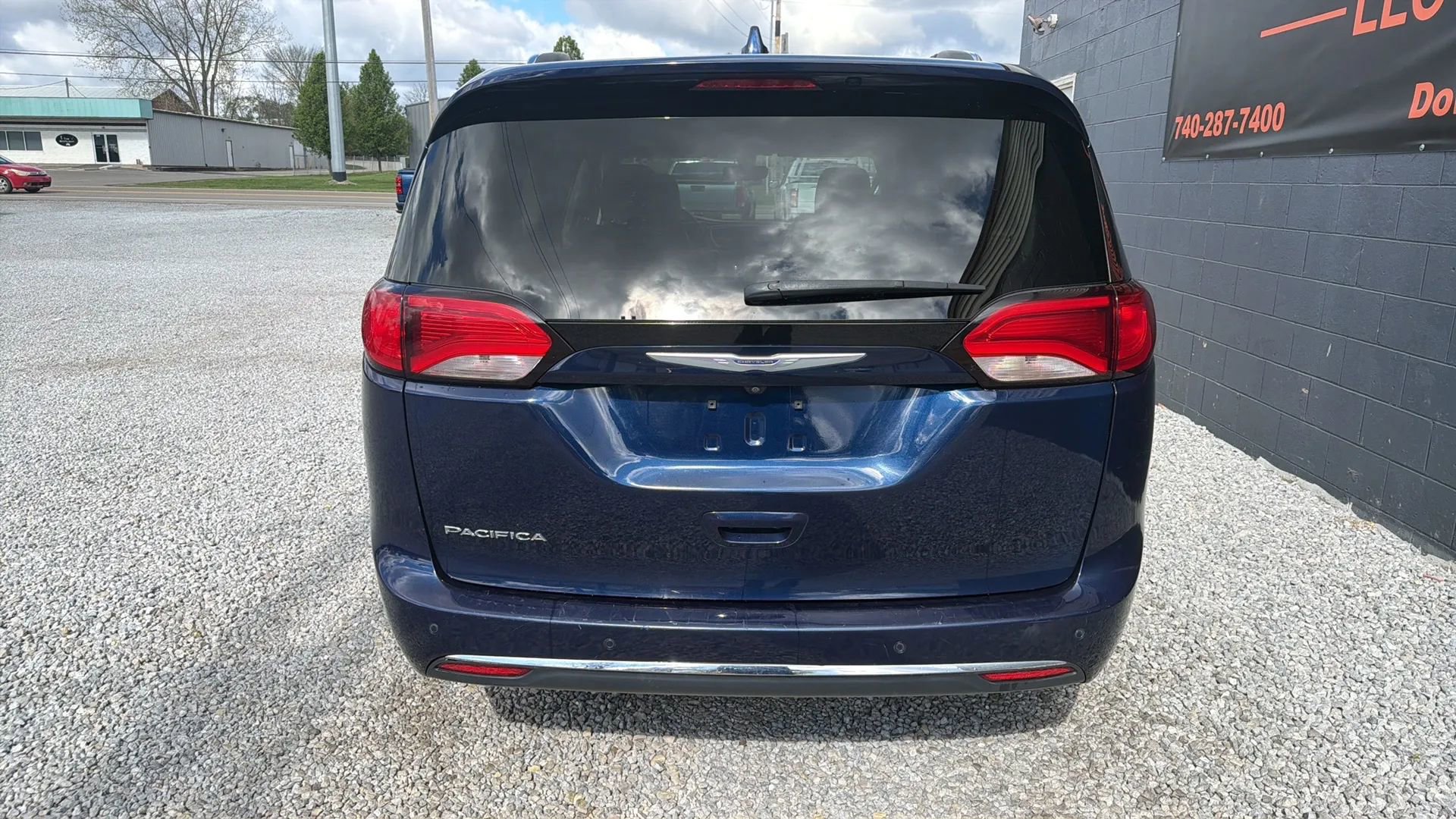 Used 2020 Chrysler Pacifica Touring-L FWD image 4
