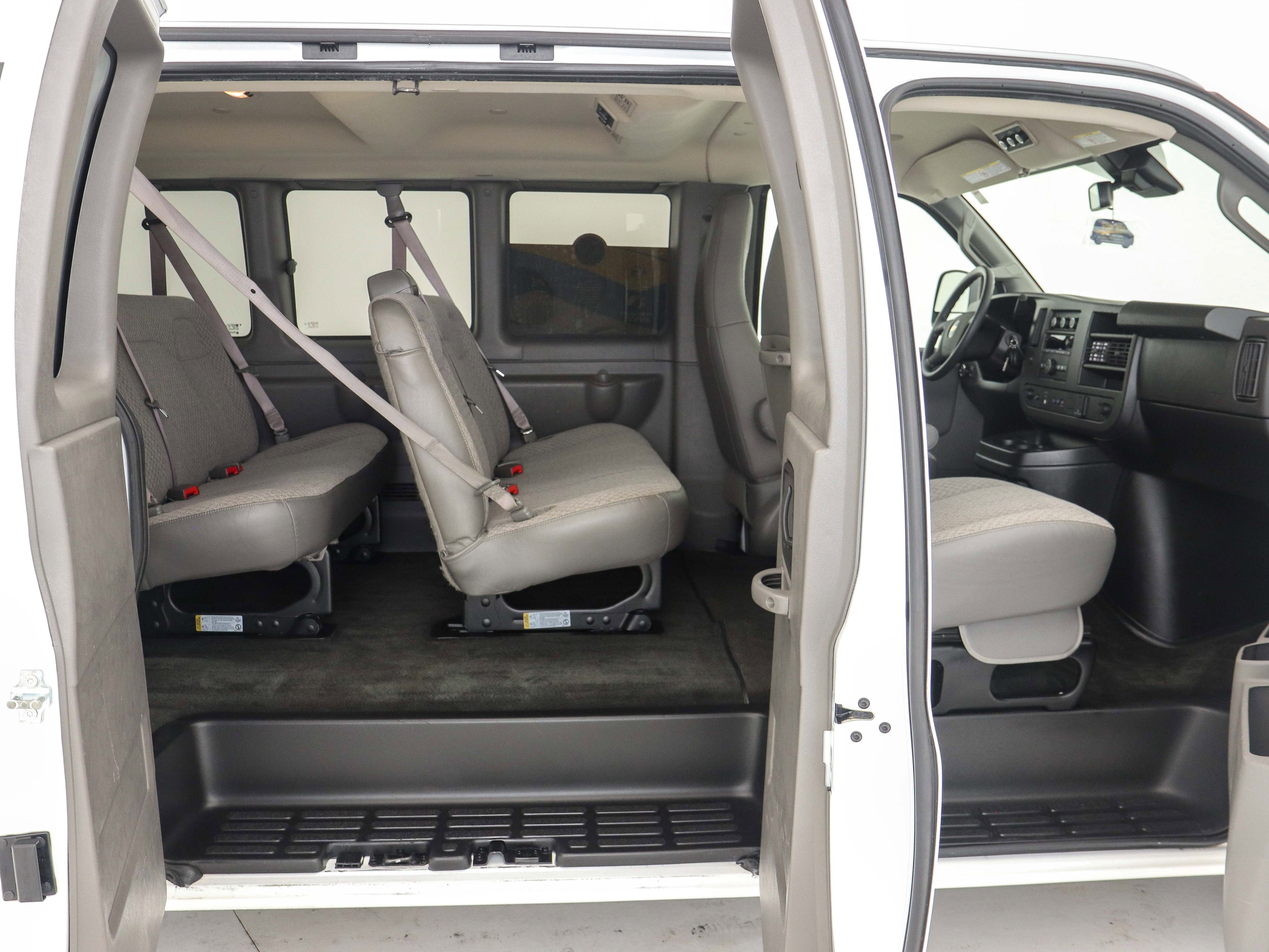 Used 2019 Chevrolet Express 2500 LT w/ LT Preferred Equipment Group image 12