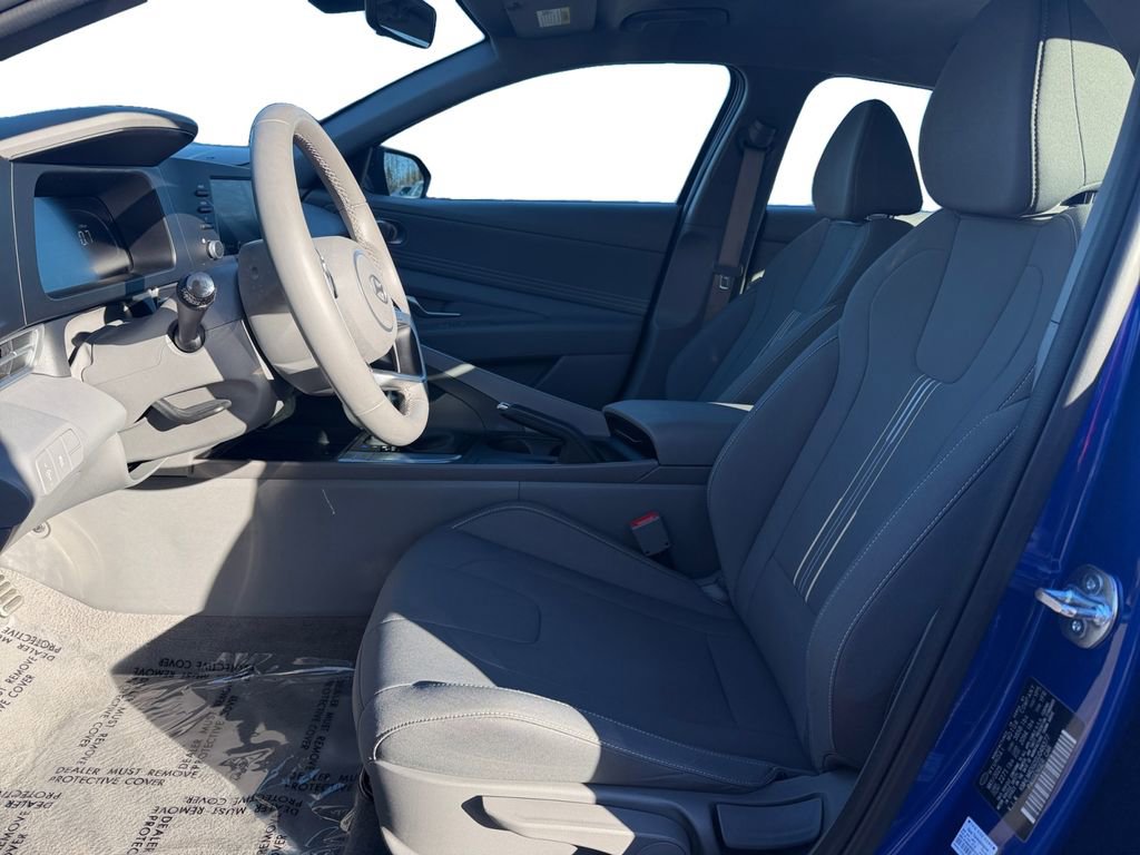 Certified 2025 Hyundai Elantra Sport image 9