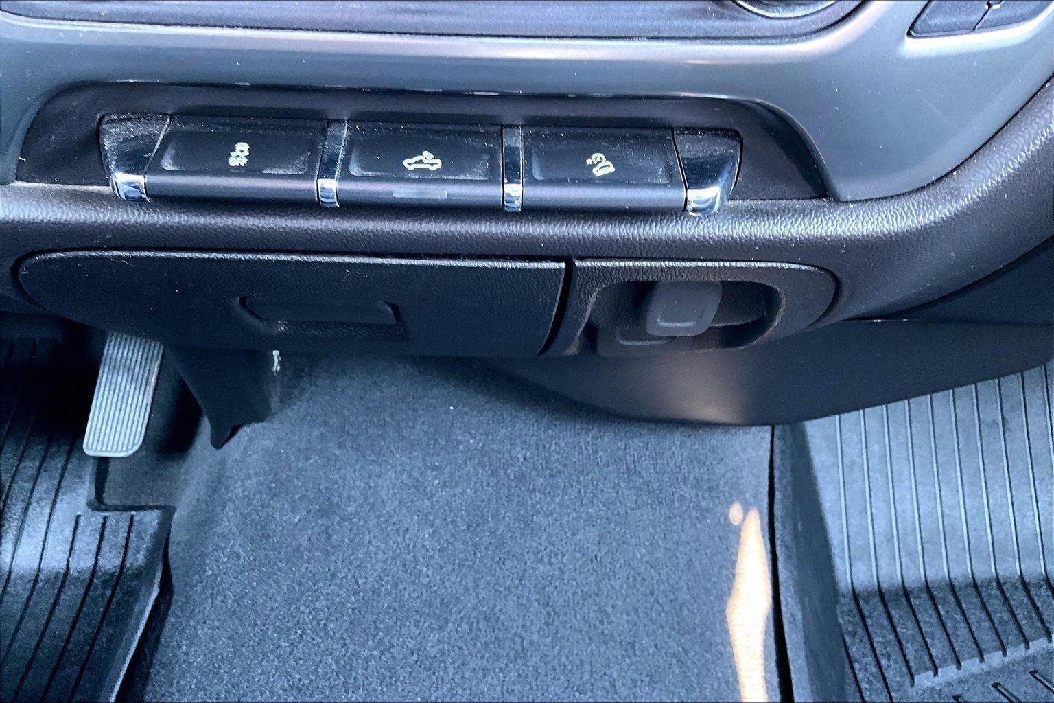 Used 2019 Chevrolet Silverado 1500 LT w/ All Star Edition image 33