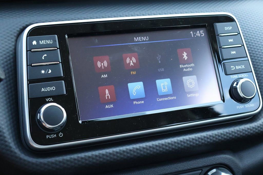 New 2025 Nissan Kicks Play S image 5