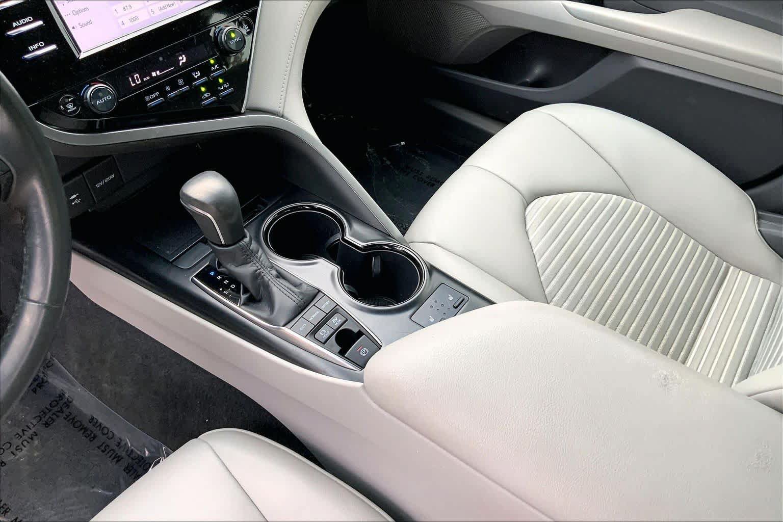Used 2018 Toyota Camry SE FWD image 16