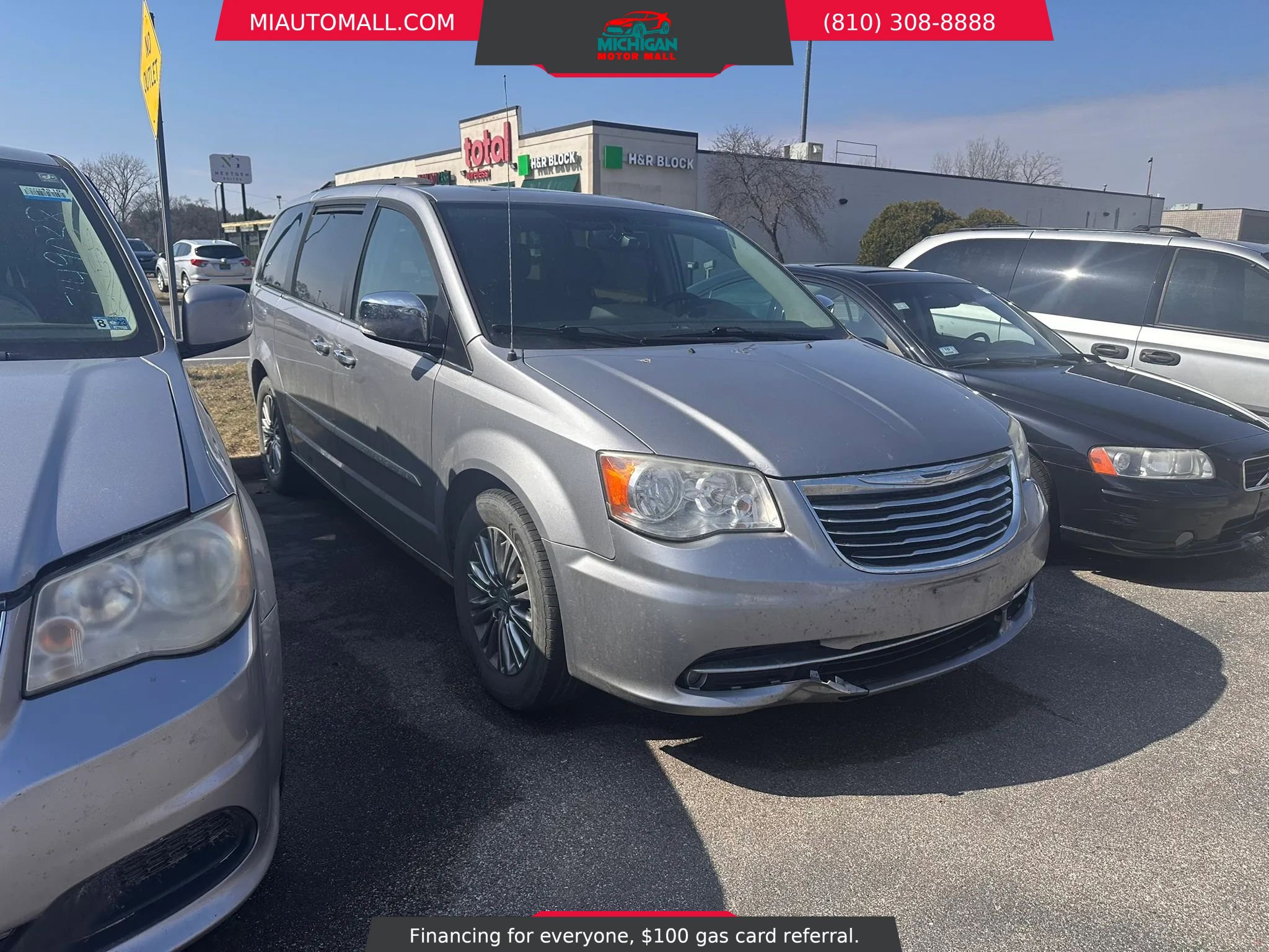 Used 2014 Chrysler Town & Country Touring-L w/ Driver Convenience Group image 3