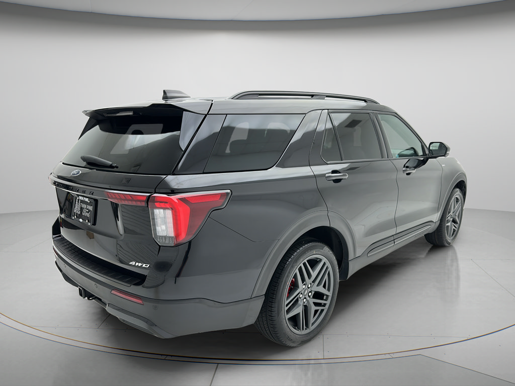 Used 2025 Ford Explorer ST-Line w/ ST-Line Street Pack AWD/4WD image 7